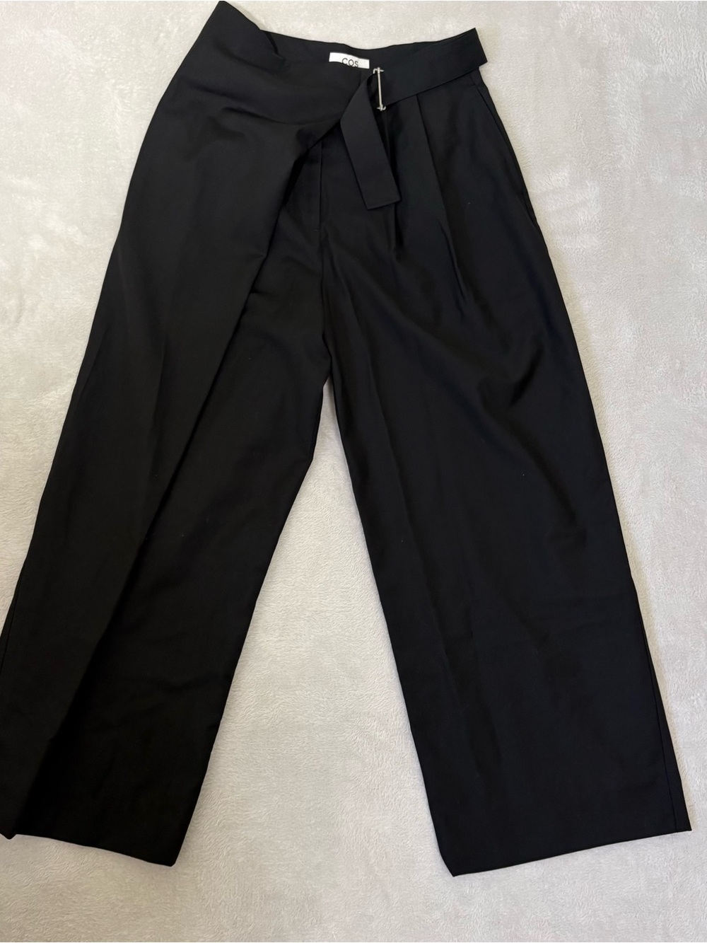 COS Women's Black Wool Pleated Dress Pants Belted Buckle Pockets Size 4